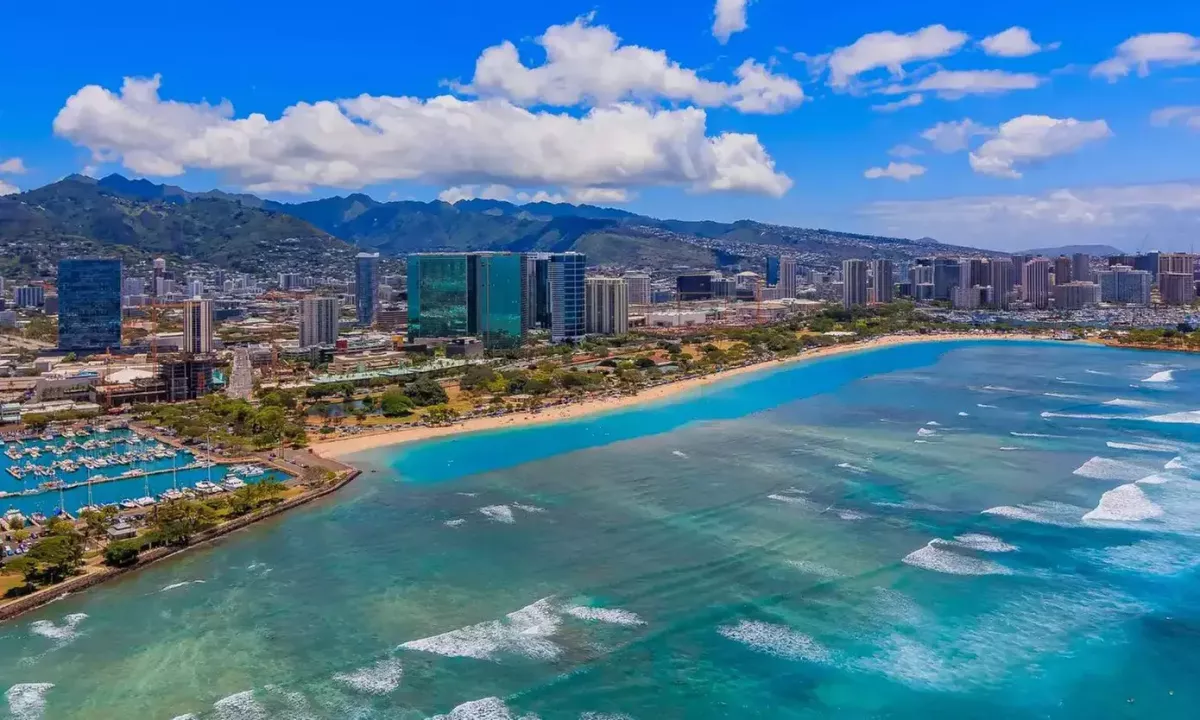 Hawaii: DoubleTree by Hilton Waikiki Beach 4-Day Getaway w/Air