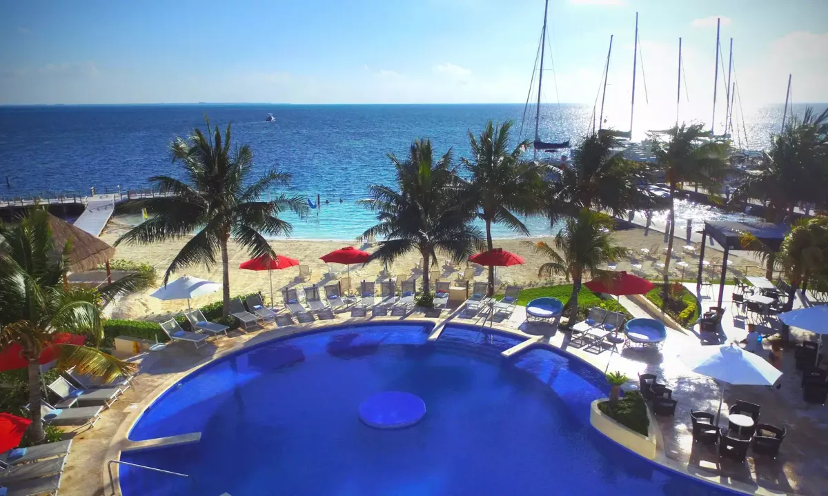 Cancun: 4-Night All-Inclusive Beachfront Resort w/Air