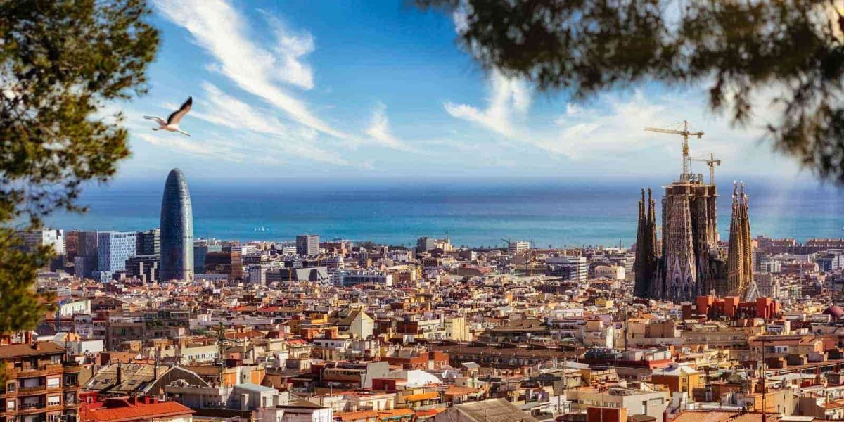 Barcelona Bliss: 4-Night Escape w/Air & Hotel