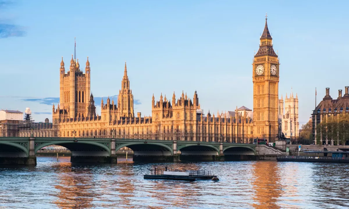 Discover London, Dublin & Edinburgh: 8-Day Vacation w/Air & Hotels