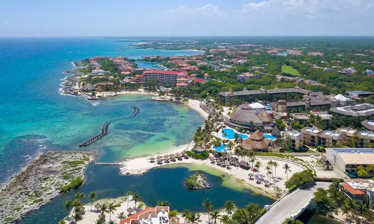 Riviera Maya: 3-Night 4-Star Beachfront Getaway w/Air