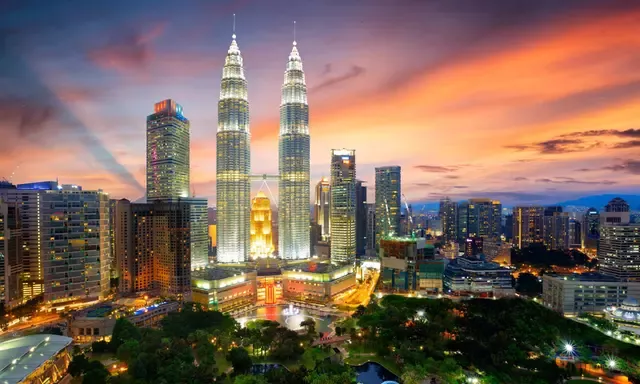 12-Day Kuala Lumpur, Singapore & Bali Vacation w/Air