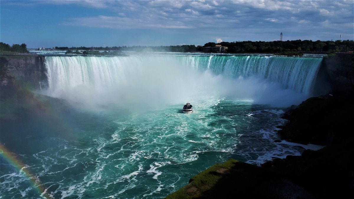 Niagara’s Wonder: Stay at The Falls Hotel & Inn w/Dining & Tasting Package
