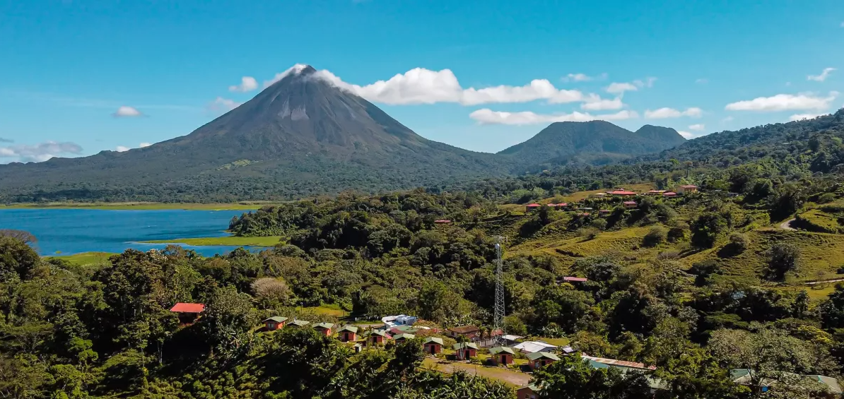 Discover Costa Rica’s Wonders: 4-Night Volcano & Beach Trip w/Air & Hotel