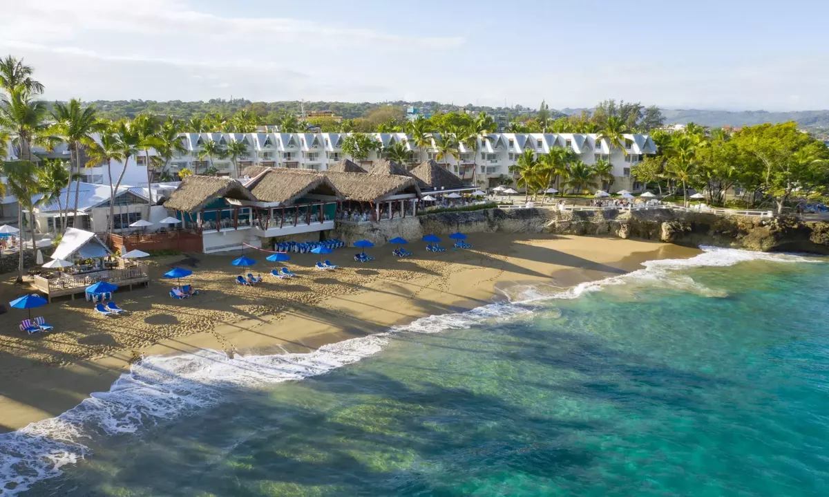 Tropical Paradise: Dominican Republic 4-Night Beachfront Resort w/Air