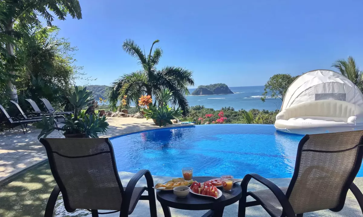 Costa Rica Pacific Coast 4-Night Villa Getaway w/Air